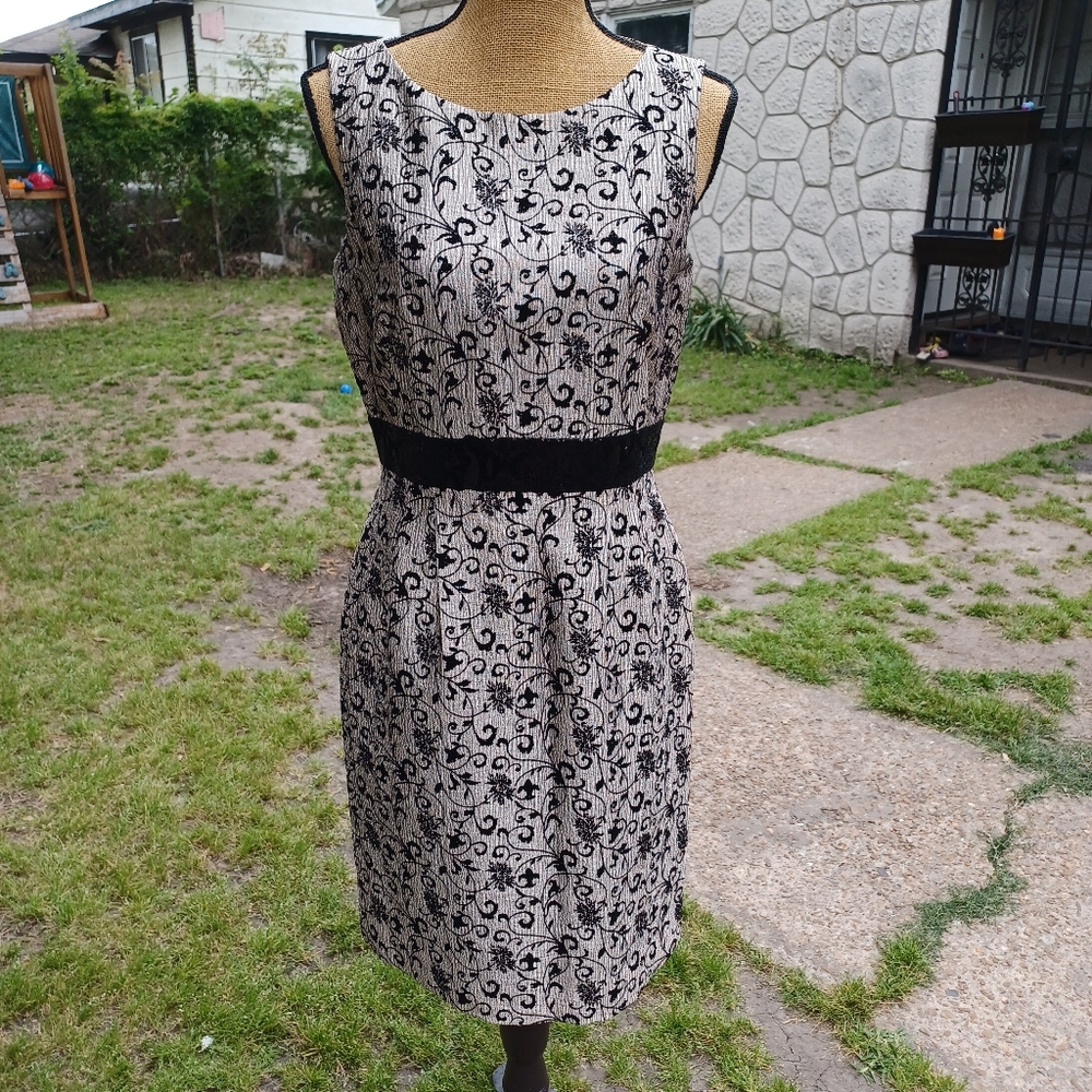 TAHARI ARTHUR S. LEVINE Dress